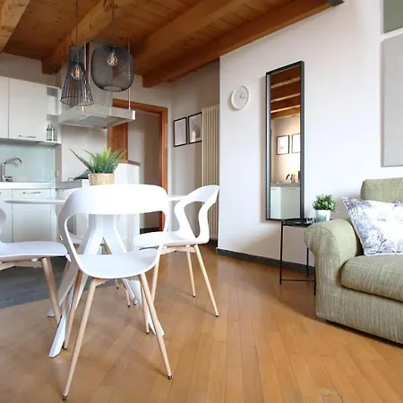 Parcheggio E Wifi Bergamo_a Due Passi Dalle Mura アパート